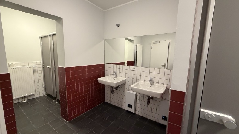 Shared bathroom at Neo Hostel
